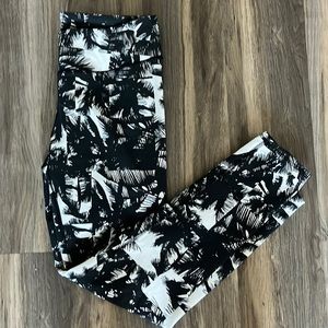 Fabletics B&W leggings